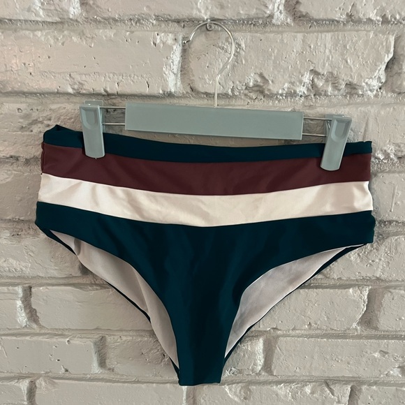 striped high waisted bikini set with removable straps - Picture 3 of 6